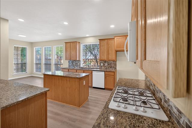 Building Photo - 2616 Cove Dr