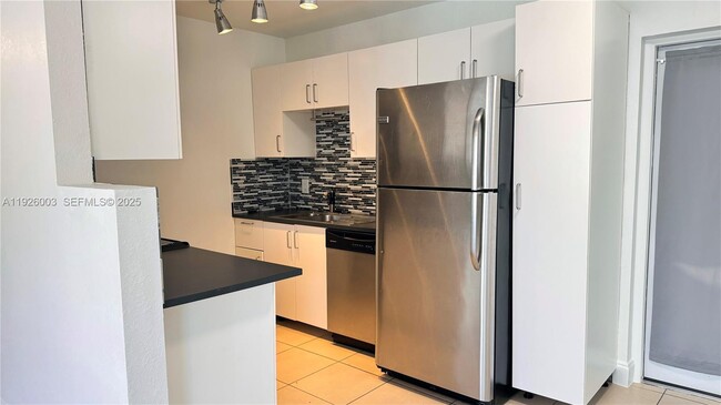 Building Photo - 1400 N 70th Way