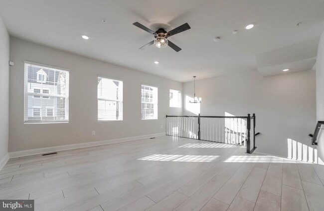 Building Photo - 23861 Myrtle Glen Way