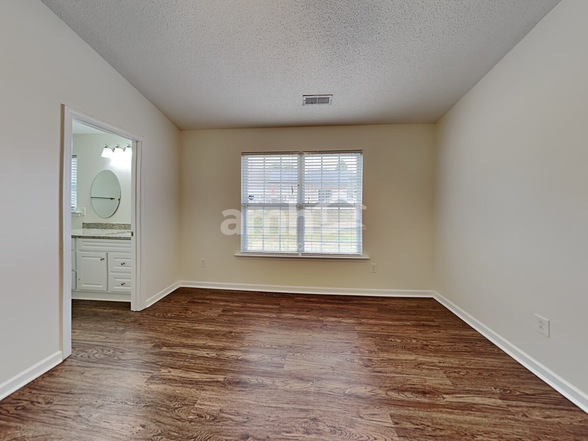 Building Photo - 219 Bellport Dr