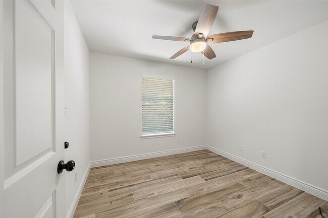 Building Photo - 4884 Holly Ln W
