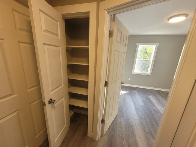 Building Photo - Recently Renovated 2 Bedroom, 1 Bathroom Home with Garage