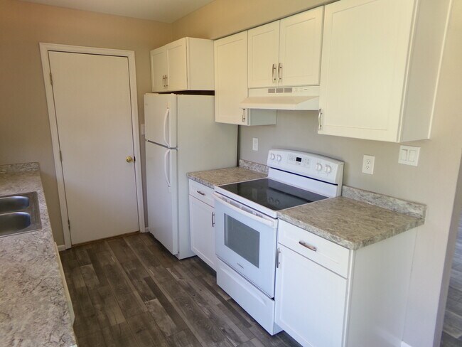 Building Photo - 4 Woodbine Ct