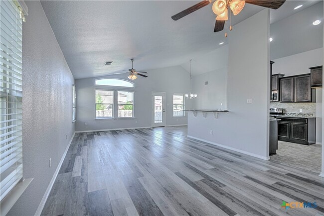 Building Photo - 5726 Stonehaven Dr