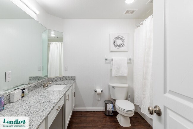 Building Photo - 1000 Henderson St