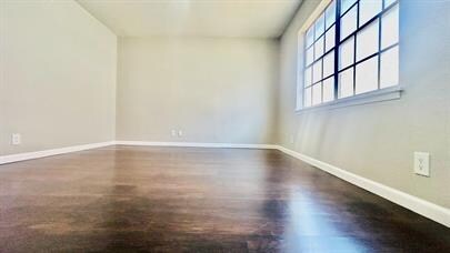 Building Photo - 3810 Englewood Cir