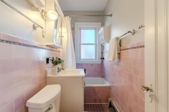 Building Photo - 34 Keith St