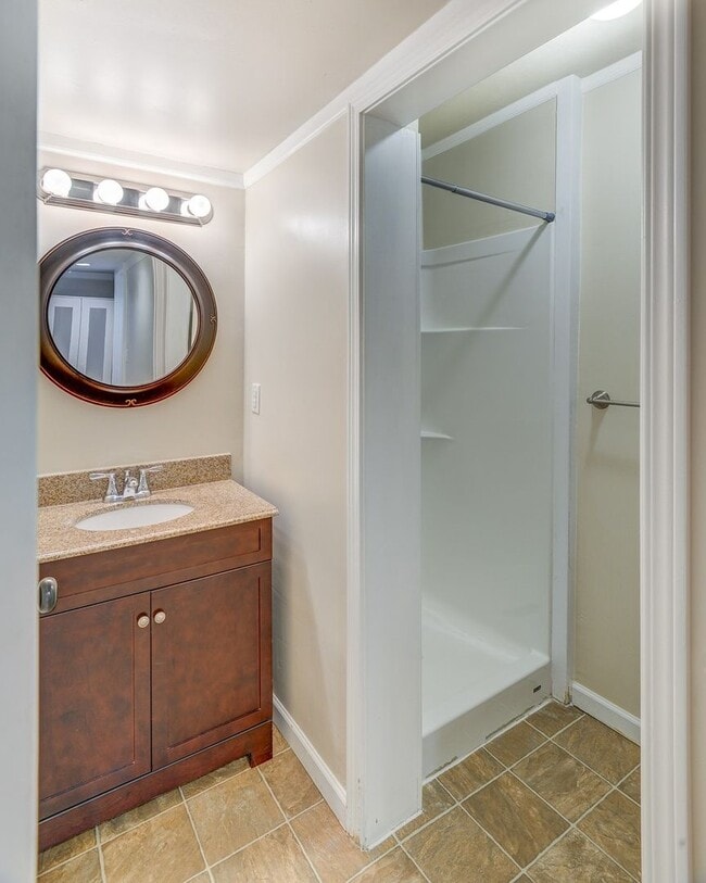 Building Photo - Charming Home in Sought-After Lower Kennydale