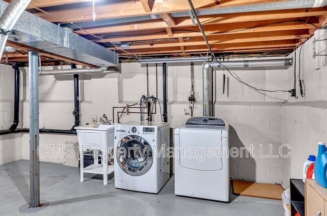 Building Photo - 22 Hickory Ct