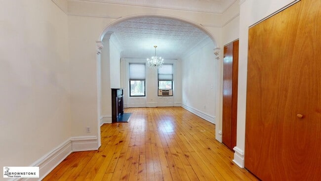 Building Photo - 505 Henry St