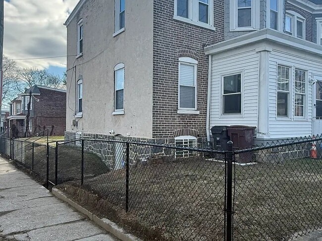 Building Photo - 2412 Jessup St