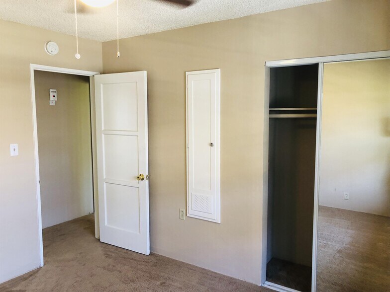 Building Photo - 410 S Sierra Madre Blvd