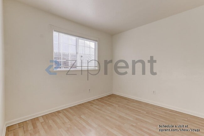 Building Photo - Unit