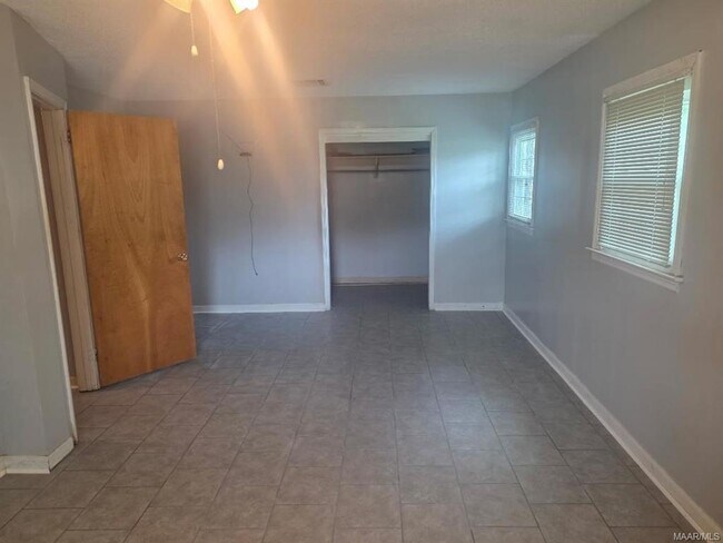Building Photo - 4327 Lawnwood Dr