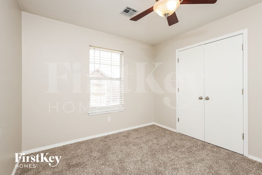 Building Photo - 116 SW 138th St