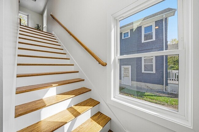 Building Photo - 54 Rangeley Rd