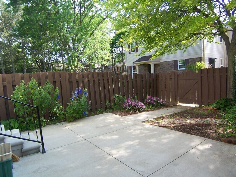 Fenced patio - 3306 Alpine Dr