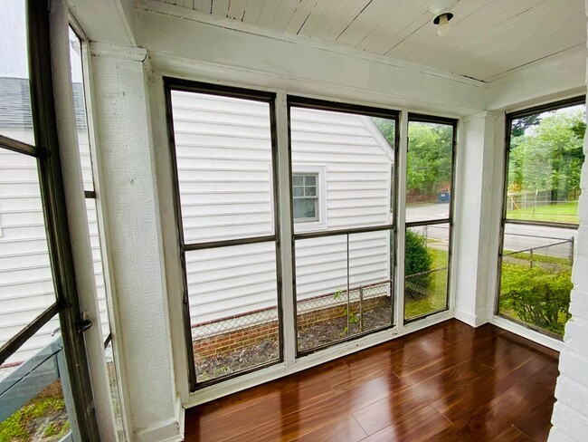 Building Photo - Adorable 2bdrm/1bth Bungalow Conveniently Located in Richmond's Historic Churchill!!
