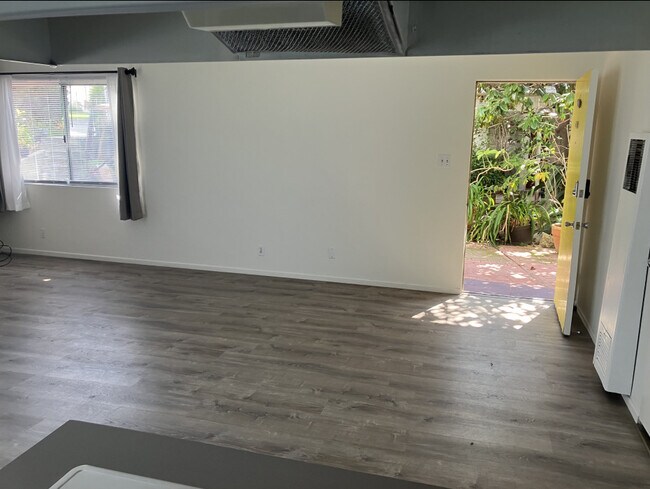 Building Photo - 1015 Prospect Ave