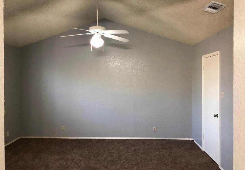 Building Photo - 926 Chisholm Cv