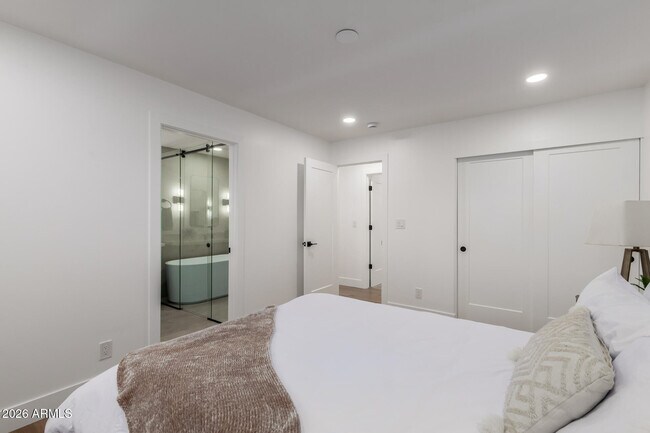 Building Photo - 8401 E San Miguel Ave