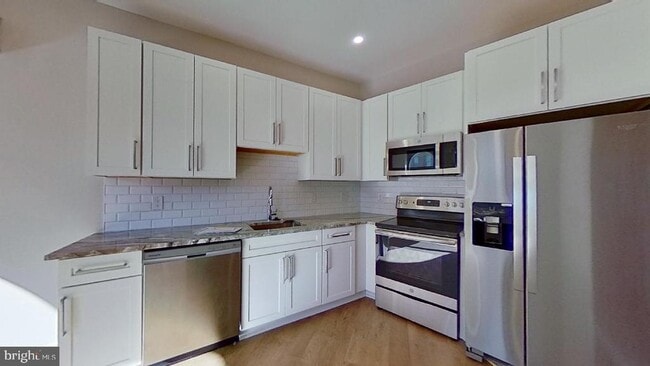 Building Photo - 3859 Lancaster Ave