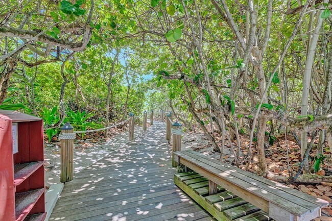 Building Photo - 145 S Ocean Ave