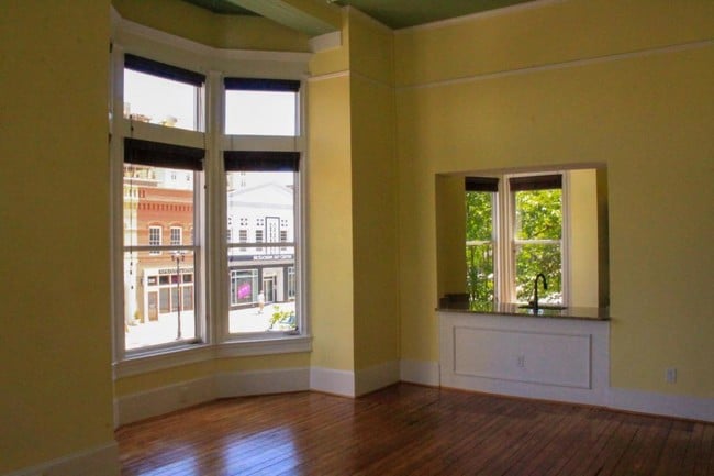 Building Photo - 610 Mulberry Street, #3