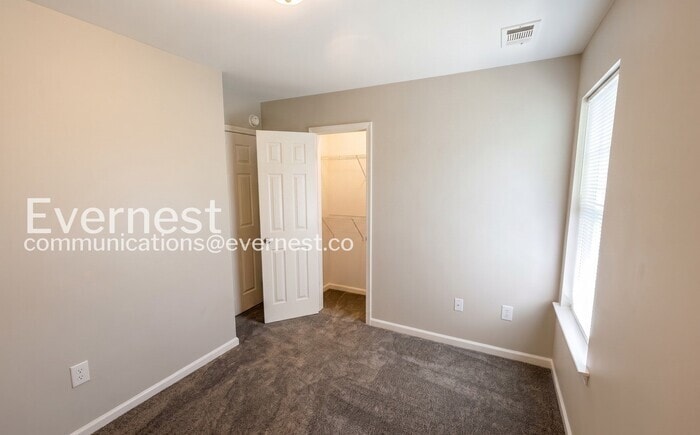 Building Photo - 128 Rocky Ridge Dr