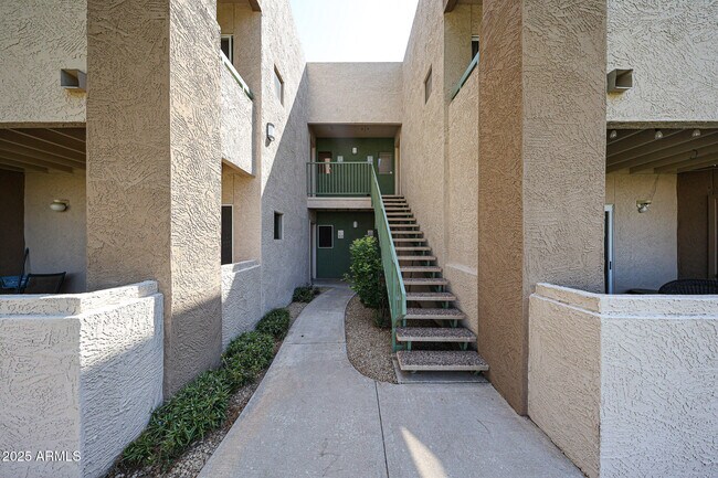 Building Photo - 1295 N Ash St