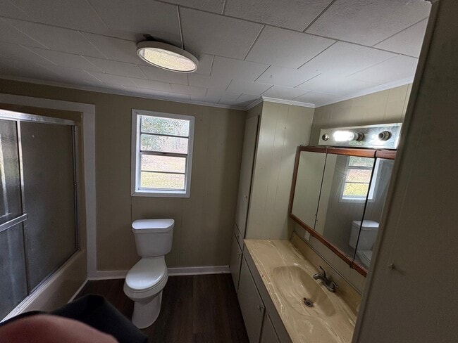 Building Photo - 3 Bedroom House Available for Rent