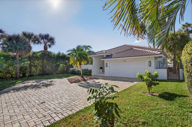 Primary Photo - 513 S Riverside Dr