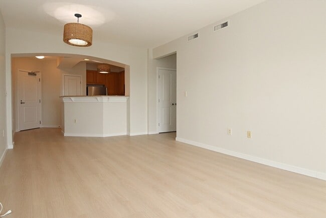 Building Photo - 175 Cottage St