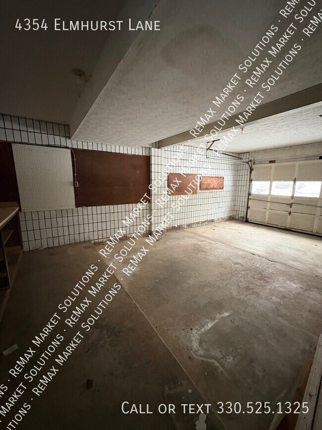 Building Photo - 4354 Elmhurst Dr