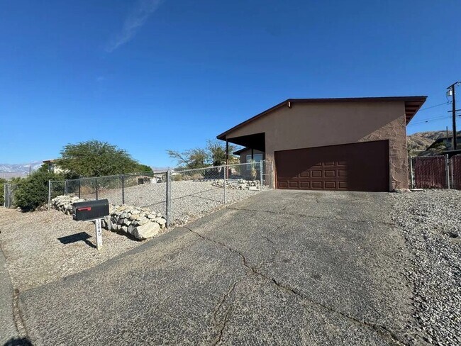Building Photo - FRESH, CLEAN & BRIGHT 3 BED 2 BATH