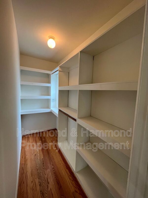 Building Photo - 4316 Greenbush Ave