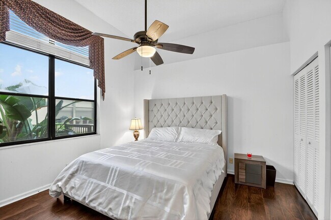 Building Photo - 4553 Barclay Fair Way