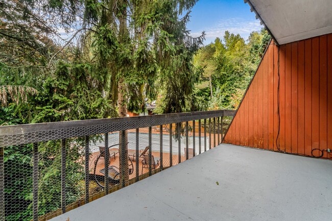 Building Photo - Super Unique Northgate Loft!