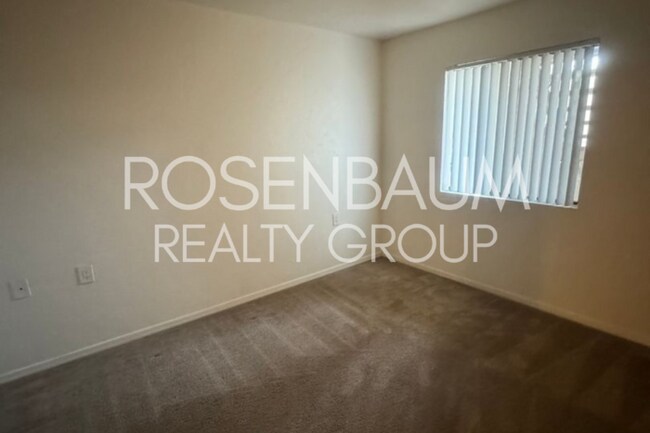 Building Photo - Gorgeous 1-bed, 1-bath apartment nestled w...