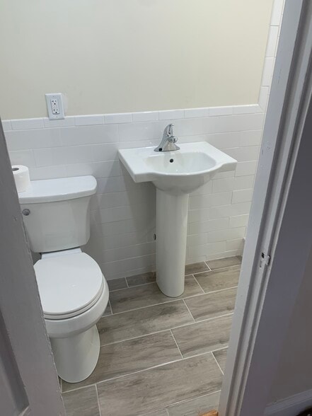 Building Photo - 71 Hale St