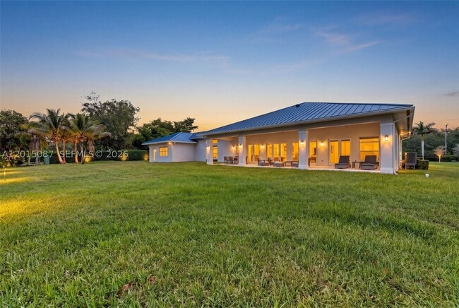 Building Photo - 2400 SW 112th Ave