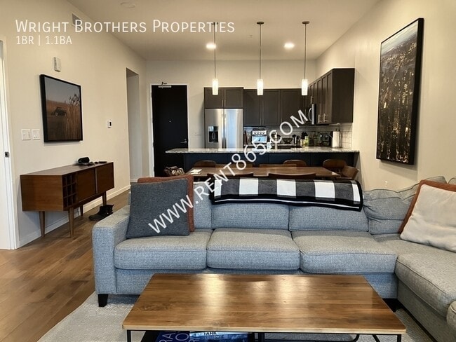 Building Photo - 333 W Depot Ave