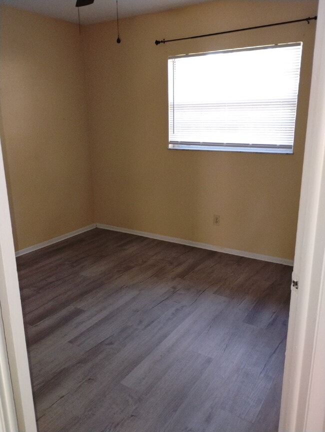 Building Photo - Cute 2 Bedroom, 1 Bathroom home For Rent