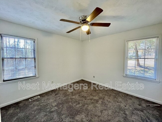 Building Photo - 498 Lake Elizabeth Rd