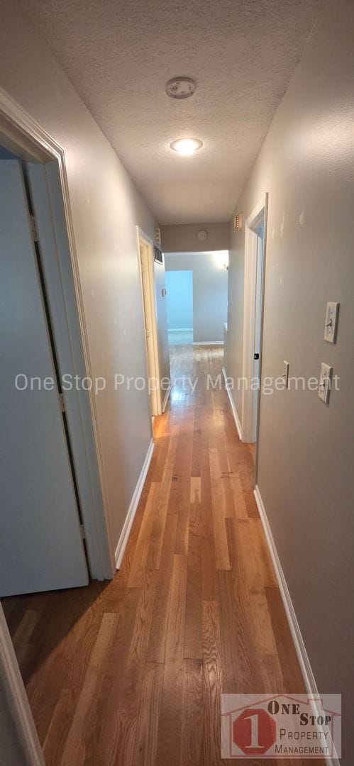 Building Photo - Charming 3 Bedroom, 2 Bathroom, 2 Car Garage Home in Parkville
