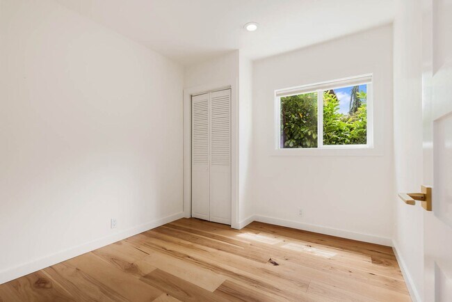 Building Photo - Updated 4 Bedroom North Capitol Hill Craftsman