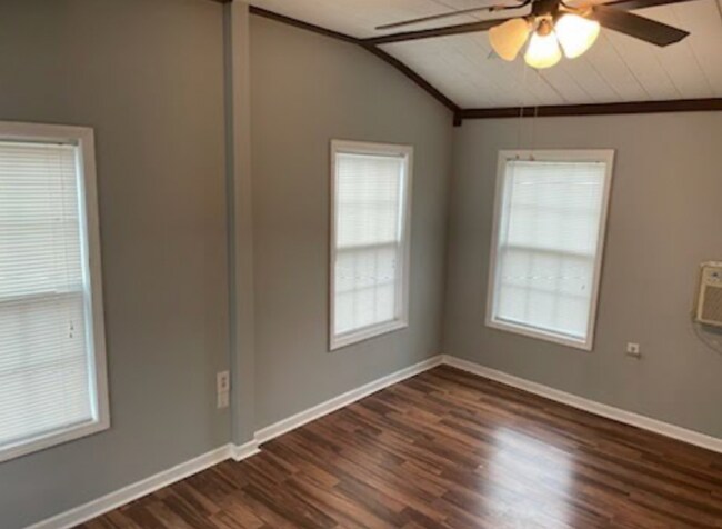 Building Photo - 1550 Old Dover Rd