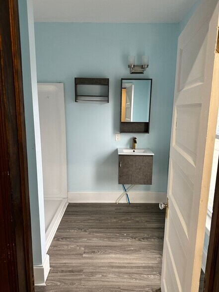 Building Photo - 270 Dewitt St