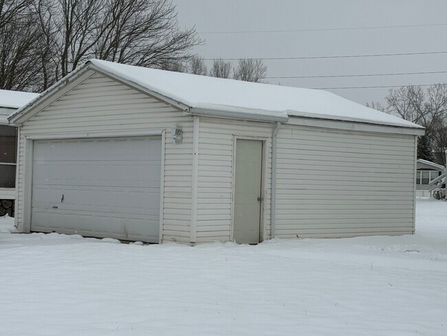 Building Photo - 1603 Summer Park Dr