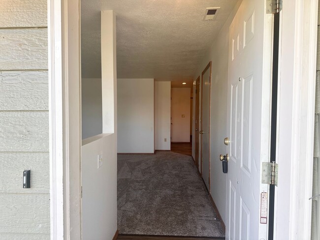 Building Photo - 3 Bedroom 2 Bath McMinnville OR